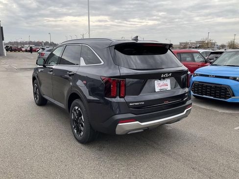 Certified 2025 Kia Sorento S image 5