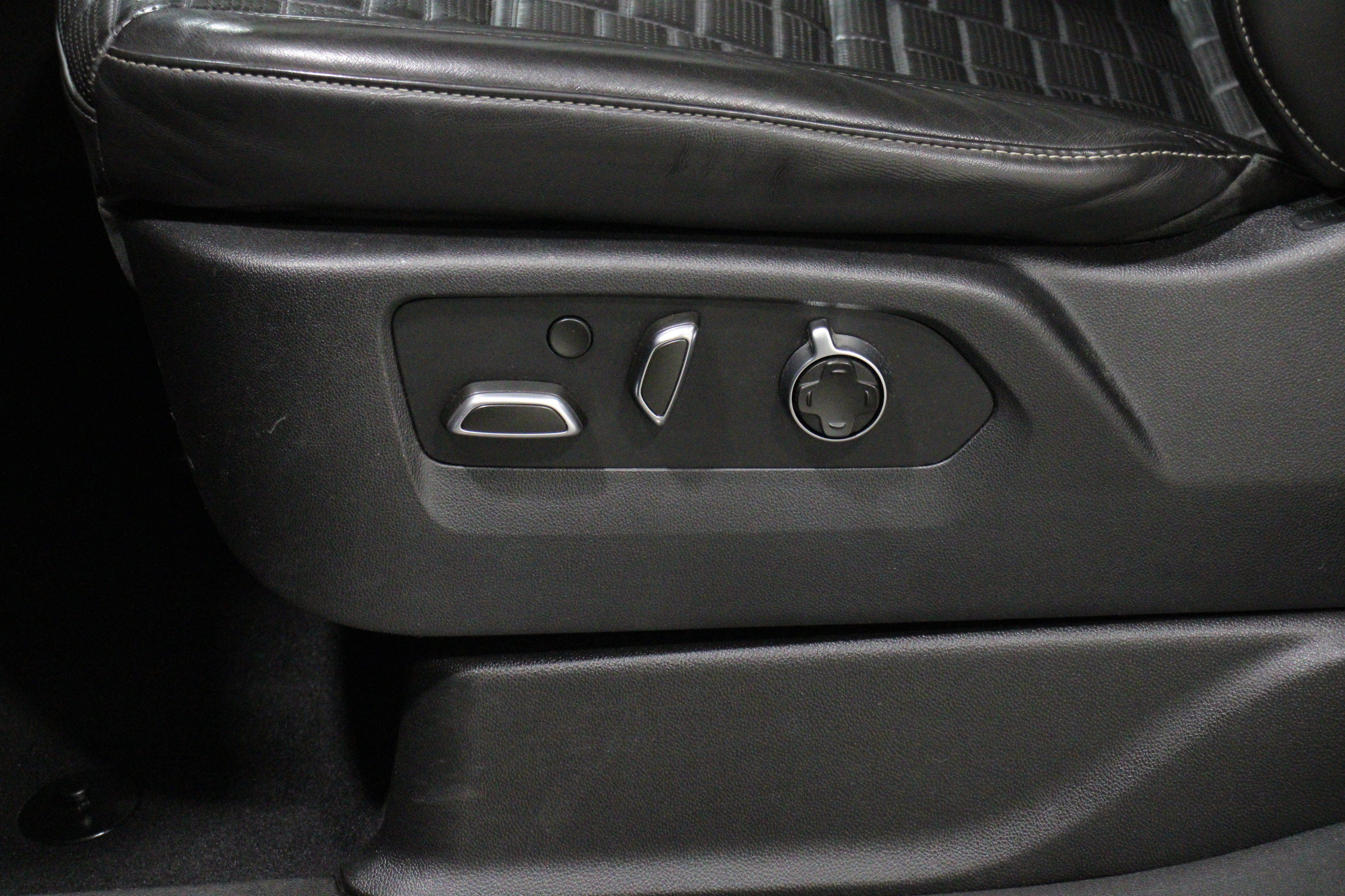 Used 2021 Cadillac Escalade Sport Platinum AWD/4WD image 4