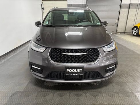 Used 2021 Chrysler Pacifica Touring-L w/ Uconnect Theater Family Group image 3