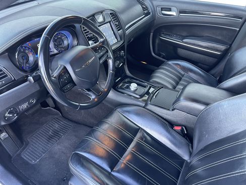 Used 2019 Chrysler 300 S image 12