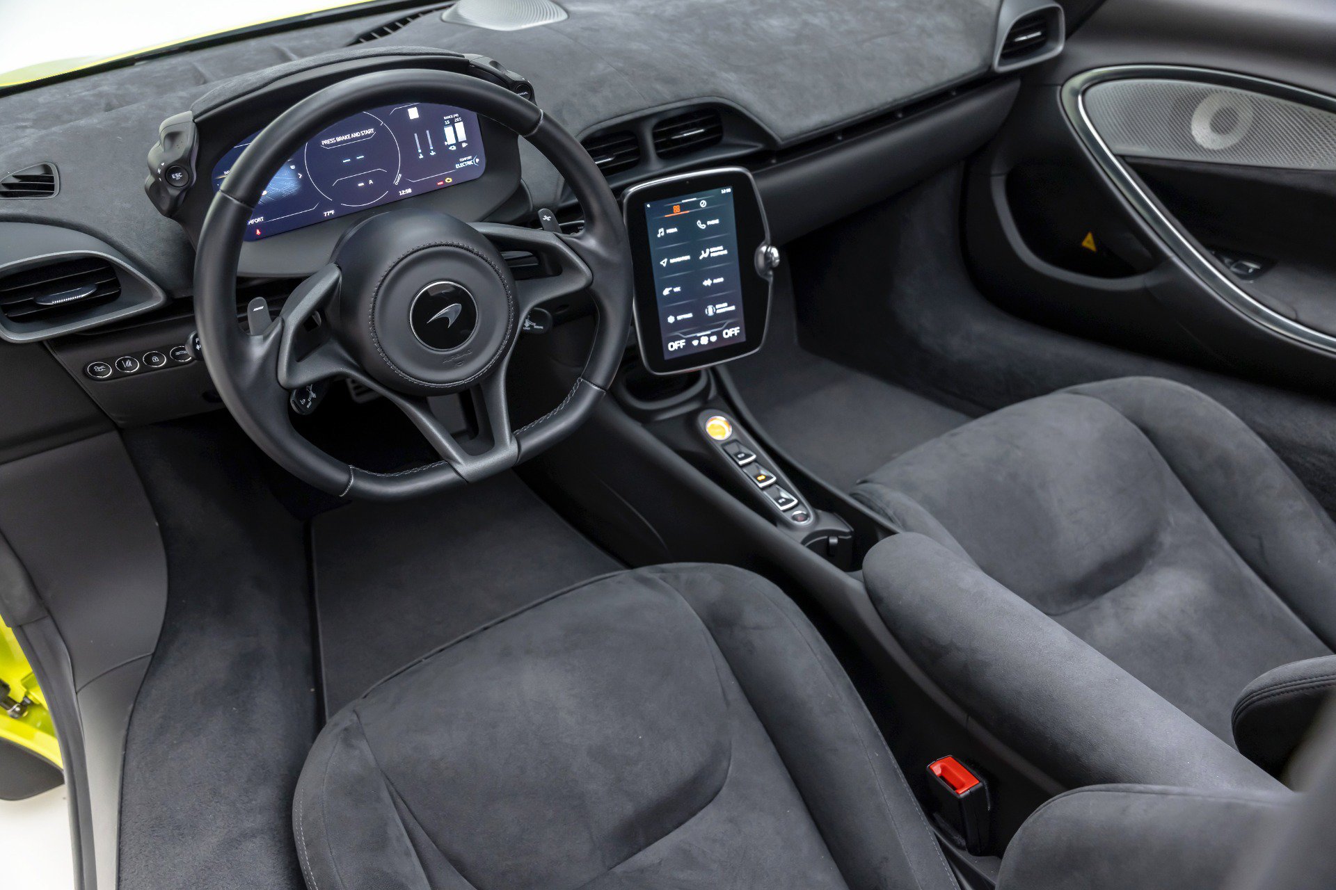 Used 2025 McLaren Artura Spider RWD image 60