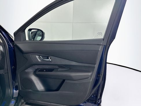 Used 2024 Nissan Ariya AWD image 31