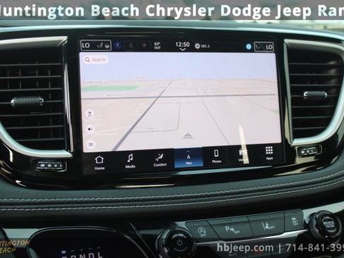 Used 2026 Chrysler Pacifica Select image 28