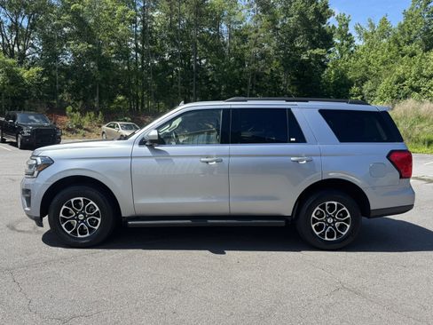 Used 2024 Ford Expedition XLT RWD image 8
