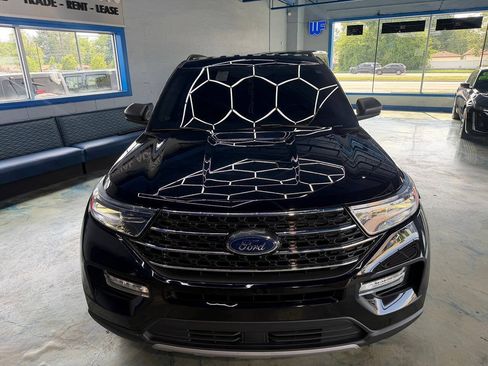 Used 2022 Ford Explorer XLT w/ Equipment Group 202A AWD/4WD image 7