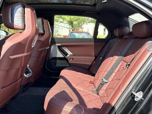 Certified 2025 BMW 760i xDrive 760i xDrive w/ Executive Package image 15