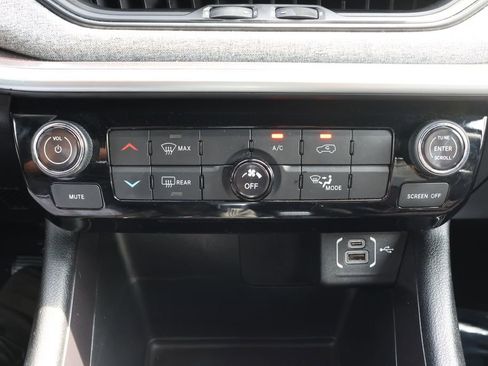 Used 2023 Jeep Compass Latitude AWD/4WD image 15