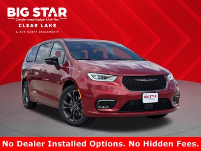 New 2026 Chrysler Pacifica Select
