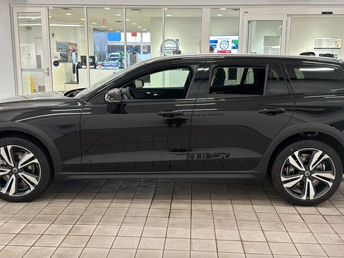 New 2026 Volvo V60 B5 Cross Country Plus w/ Climate Package image 8