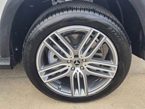 Used 2025 Mercedes-Benz GLS 450 4MATIC image 25