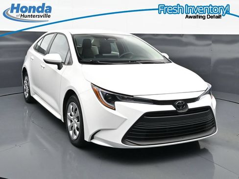 Used 2025 Toyota Corolla LE w/ Convenience Package FWD image 1