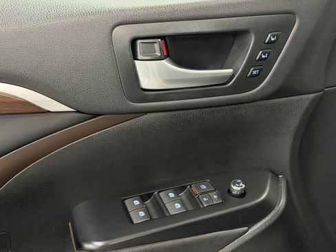Used 2016 Toyota Highlander Limited image 13