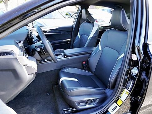 Used 2025 Toyota Camry SE FWD image 15