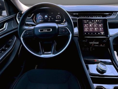 Used 2022 Jeep Grand Cherokee Laredo w/ Luxury Tech Group I image 8