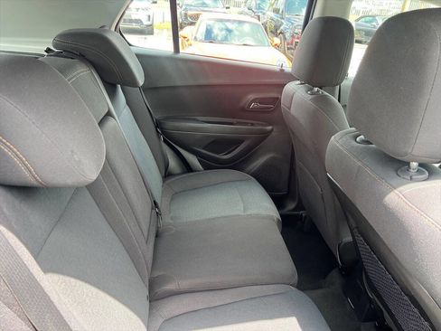 Used 2019 Chevrolet Trax LS FWD image 9