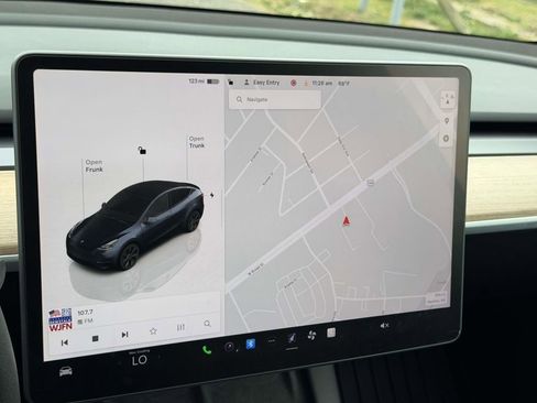Used 2024 Tesla Model Y Long Range AWD/4WD image 3