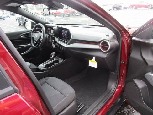 Used 2024 Chevrolet Trax RS w/ Driver Confidence Package image 26