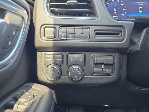 Used 2024 Chevrolet Suburban RST w/ Sport Performance Package AWD/4WD image 27