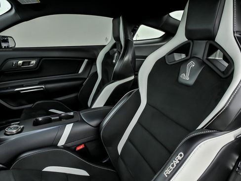 Used 2020 Ford Mustang Shelby GT500 w/ Carbon Fiber Track Pack RWD image 21