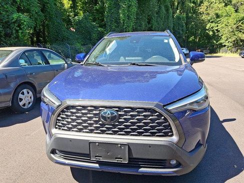 Used 2022 Toyota Corolla Cross XLE image 2