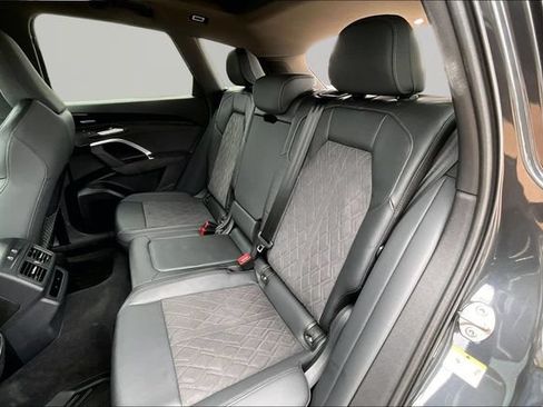Used 2025 Audi SQ5 Premium Plus w/ Premium Plus Package AWD/4WD image 28