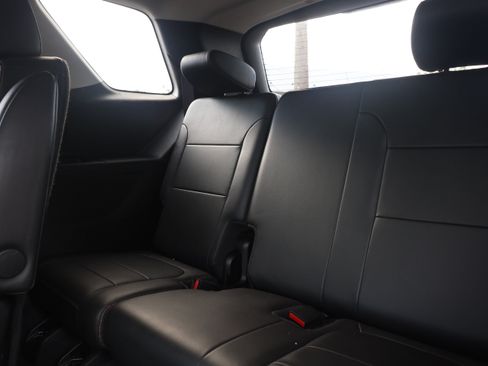 Used 2021 Chevrolet Traverse LT w/ LT Premium Package FWD image 9