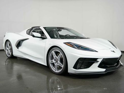 Used 2021 Chevrolet Corvette Stingray Premium Cpe w/ Z51 Performance Package RWD image 2