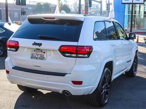 Used 2018 Jeep Grand Cherokee Altitude image 5