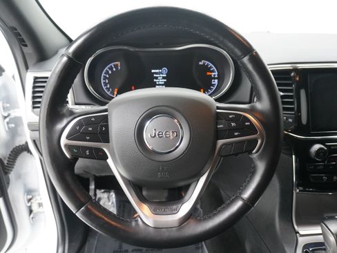 Used 2022 Jeep Grand Cherokee Laredo X RWD image 16