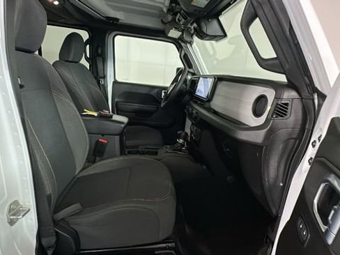 Used 2024 Jeep Wrangler Unlimited w/ Convenience Group AWD/4WD image 29