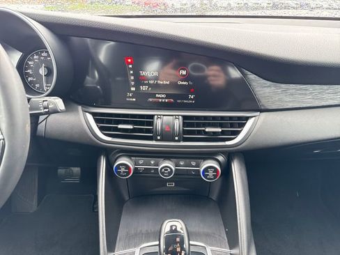 Used 2019 Alfa Romeo Giulia w/ Cold Weather Package RWD image 17