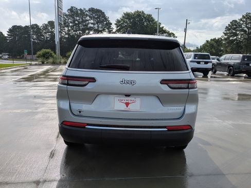 New 2026 Jeep Grand Cherokee L Laredo RWD image 4