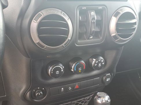 Used 2018 Jeep Wrangler Unlimited Sport S AWD/4WD image 6