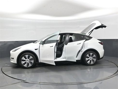 Used 2023 Tesla Model Y Long Range image 47