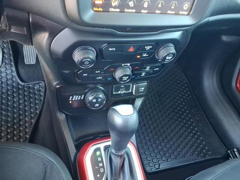 Used 2022 Jeep Renegade Trailhawk AWD/4WD image 14