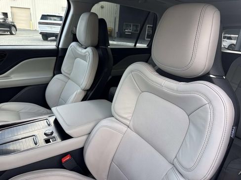 Certified 2025 Lincoln Aviator Reserve w/ Equipment Group 201A image 22