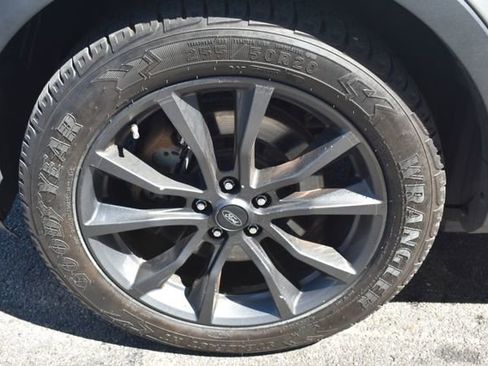 Used 2017 Ford Explorer XLT w/ Equipment Group 202A AWD/4WD image 53