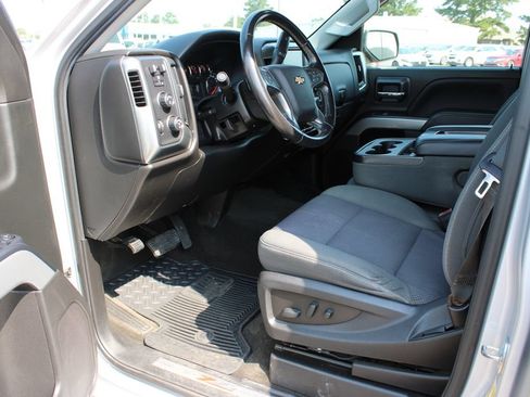 Used 2018 Chevrolet Silverado 1500 LT w/ All Star Edition AWD/4WD image 11