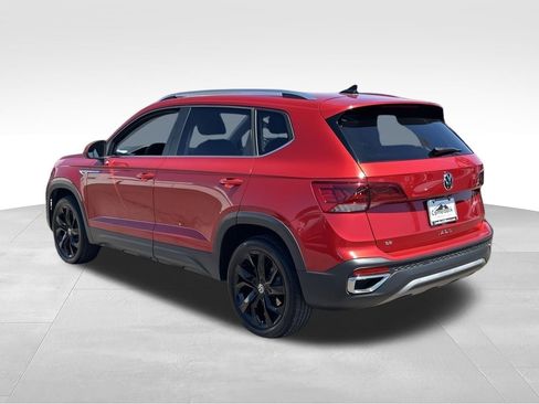 Certified 2022 Volkswagen Taos SE w/ Panoramic Sunroof Package FWD image 4