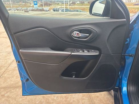 Used 2020 Jeep Cherokee Trailhawk w/ Cold Weather Group image 15