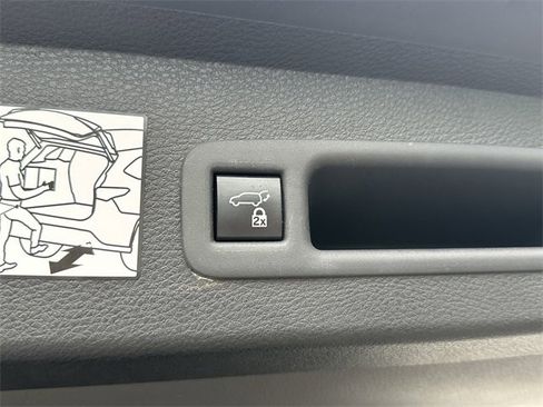 Used 2024 Toyota Sienna XLE image 19