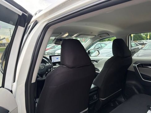 Used 2024 Toyota RAV4 XLE AWD/4WD image 17