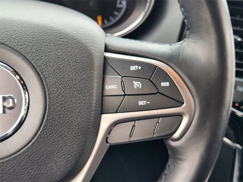 Used 2020 Jeep Grand Cherokee Limited image 32