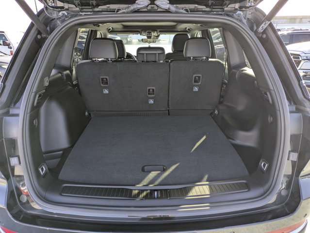 Used 2025 Jeep Grand Cherokee Limited AWD/4WD image 12