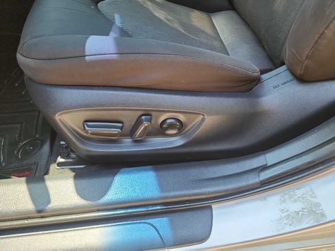 Used 2019 Toyota Camry LE FWD image 17
