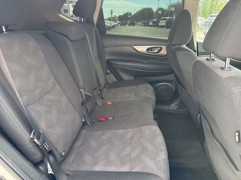 Used 2016 Nissan Rogue SV FWD image 18