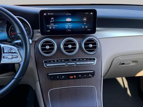 Used 2021 Mercedes-Benz GLC 300 image 6