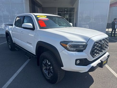 Certified 2023 Toyota Tacoma TRD Off-Road AWD/4WD image 4