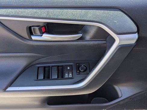 Used 2021 Toyota RAV4 XLE image 18