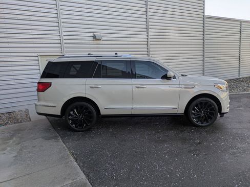 Used 2021 Lincoln Navigator Reserve image 6